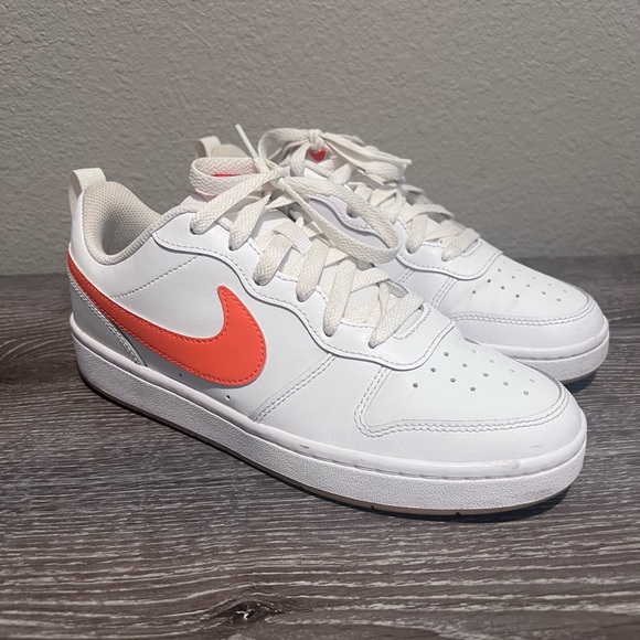 Nike White and orange Athletic sneakers Shoes sz 6y, women’s 7.5 - Picture 4 of 9